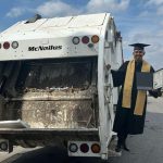 Joven recolector de basura se graduó de abogado y lo celebró con orgullo en redes